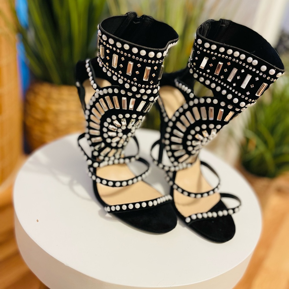 Black and White Pearl Studded Heels. Size 8 1/2.
